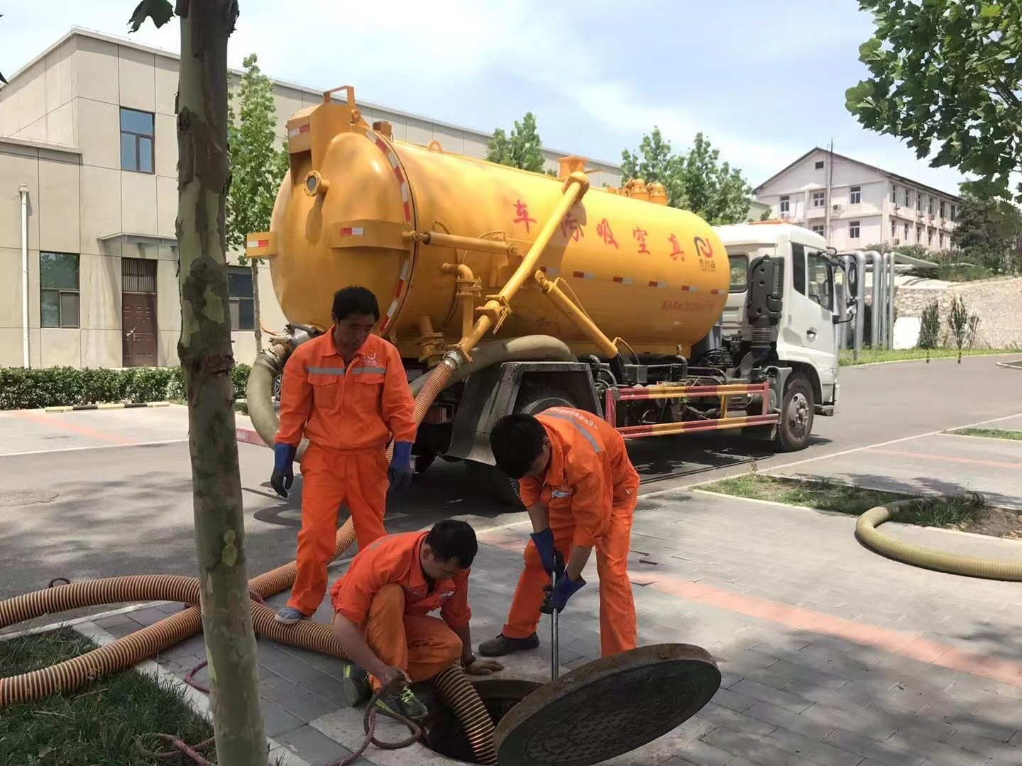 青秀化粪池清理与5-8吨吸粪车施工效率分析